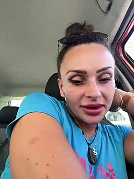 Caramellaa live cam
