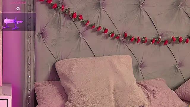 LolaButtie live cam