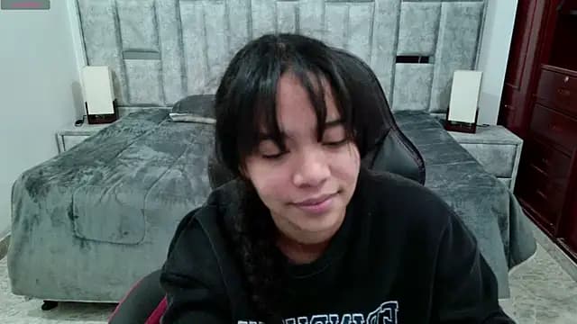 laureentt_ live cam on Stripchat