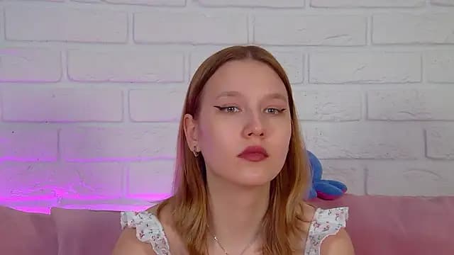 LiliLinn live cam on Stripchat