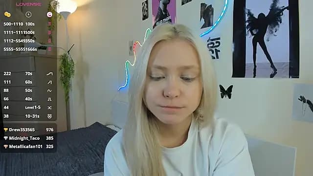 MidnightPoise live cam