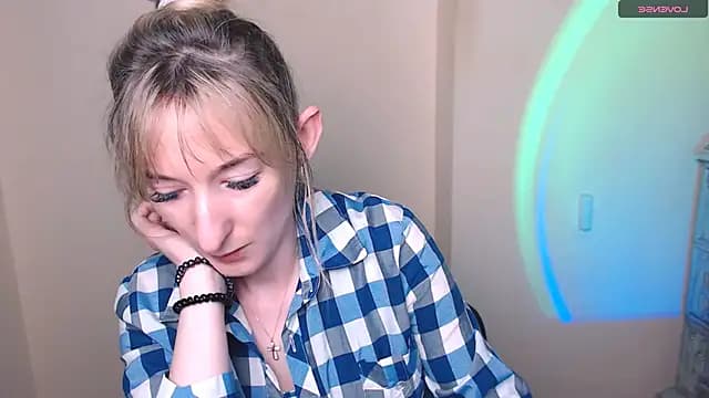 AmandaSell live cam on Stripchat