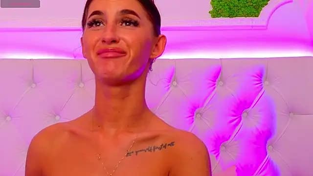 ElisaCharm live cam
