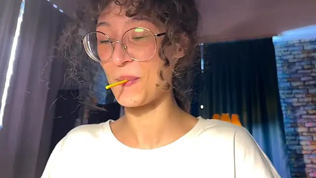 CurlyWinx live cam