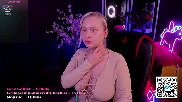 angelic_coy live cam