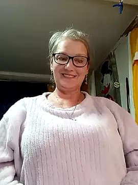 irinamaux live cam on Stripchat