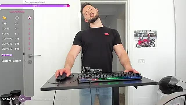 ZackFraser live cam on Stripchat