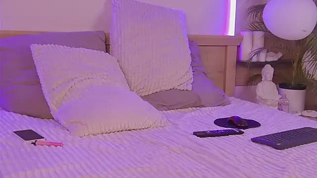 Emi_Sterling live cam