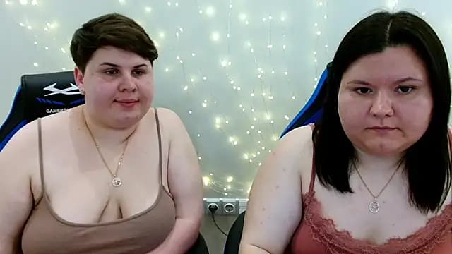 BeckyAndHellen live cam