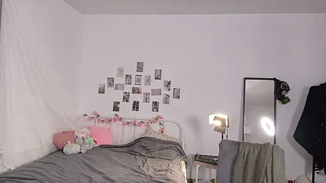 KikiMoor live cam