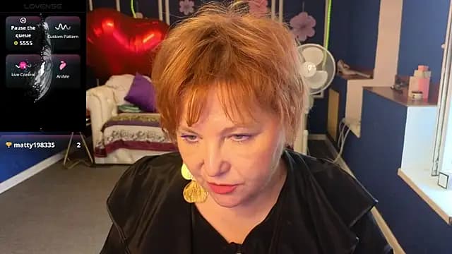 Kira_Kenett live cam on Stripchat