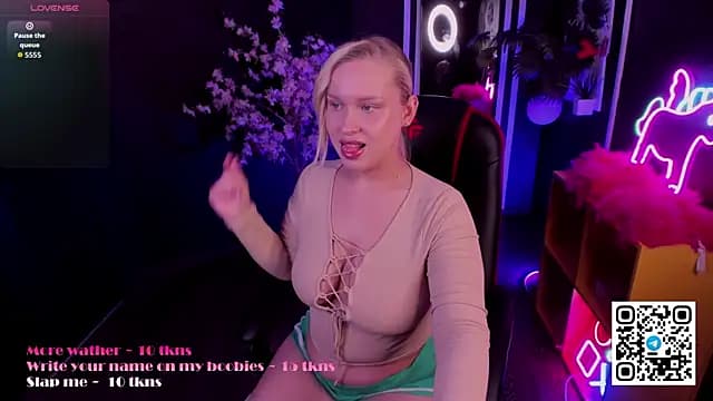 angelic_coy live cam