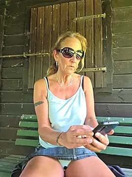HotWifeLyn68 live cam