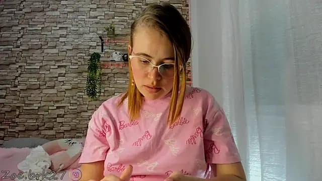 Zoe_brk live cam