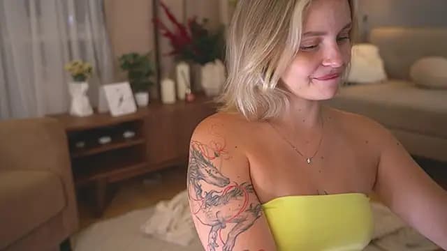 Lunea_Evienne_ live cam on Stripchat