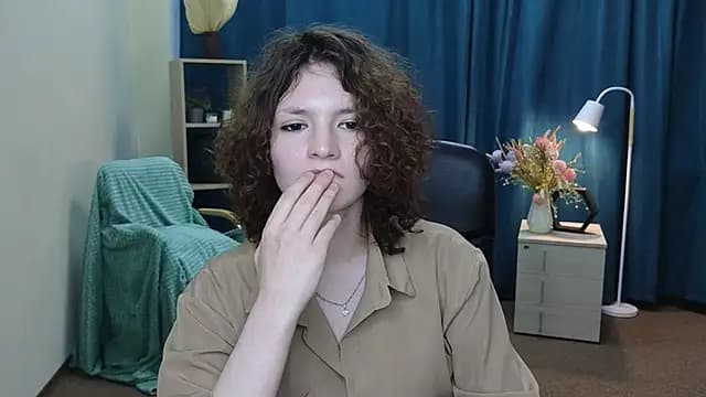 MargieLovering live cam on Stripchat