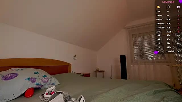 foxeslovefoxes live cam