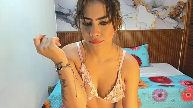Holly_22 live cam