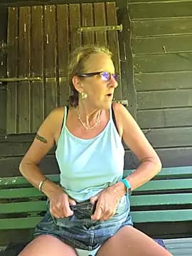 HotWifeLyn68 live cam
