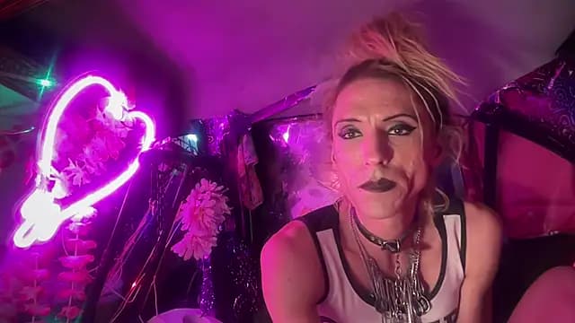 TgirlBrat live cam