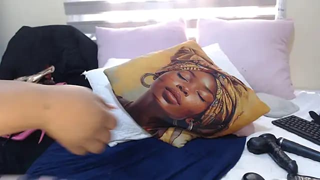 Foxybrownxx1 live cam