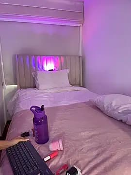 ArianaReynoldss live cam