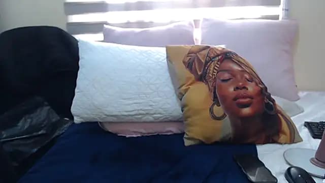 Foxybrownxx1 live cam