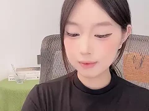 Yoyo33355 live cam