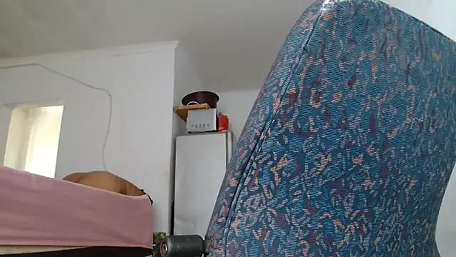 Hugetittiesxx2 live cam