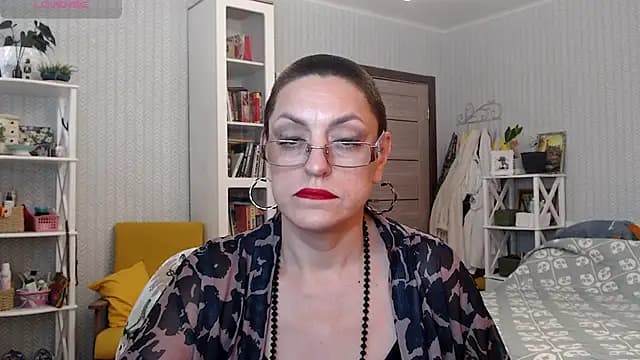 BloomingAllure live cam