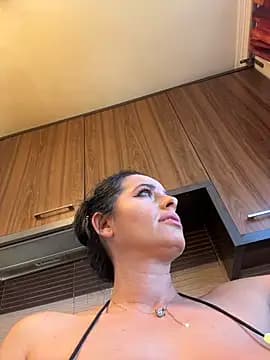 Hotmomcheckk_ live cam on Stripchat