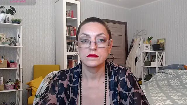 BloomingAllure live cam