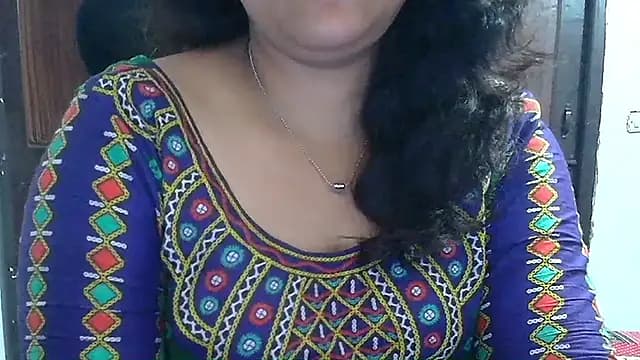 SimmiQueen_77 live cam