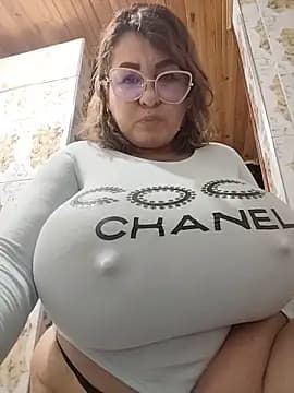 AlexxiaaMat live cam