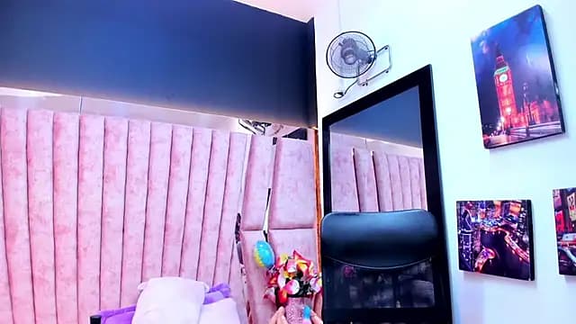 HornySkinny26 live cam