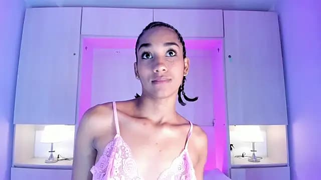 AnahiCollins live cam