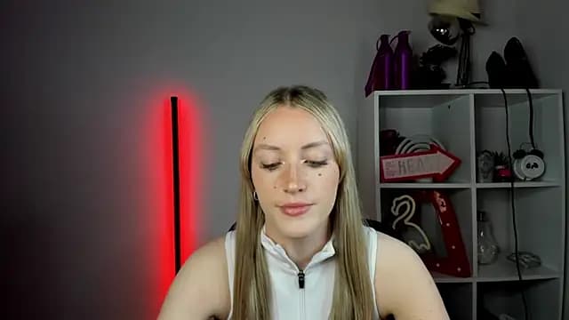 EvelynBlond live cam