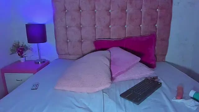 Mila_Dreamm live cam