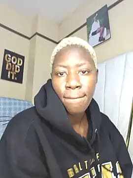 SquirtQueen16 live cam