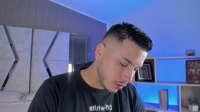 Axel_grey_ live cam