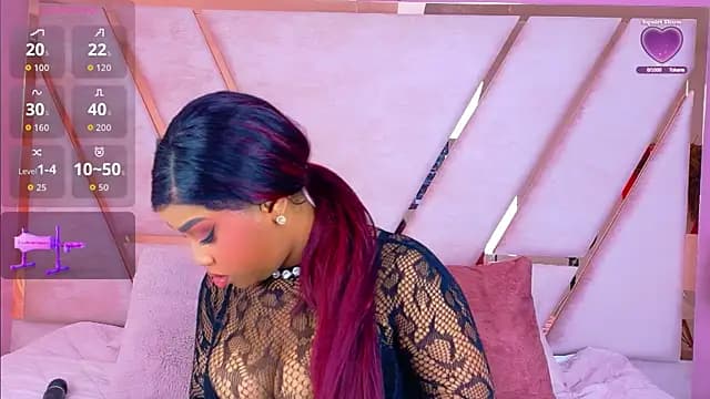 TiannahGlow live cam