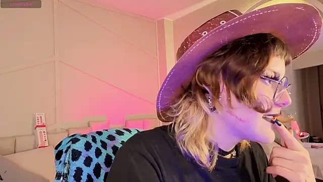 Rossiee_huntt live cam