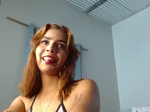 Laura-milk22 live cam