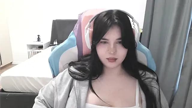 LunarMia live cam