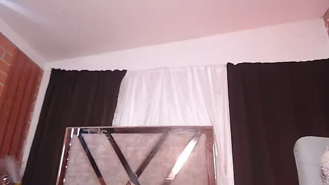 AGATHAA_WHITE live cam