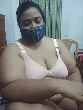 momo_loves live cam
