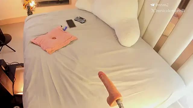 Nicolemorelli2 live cam