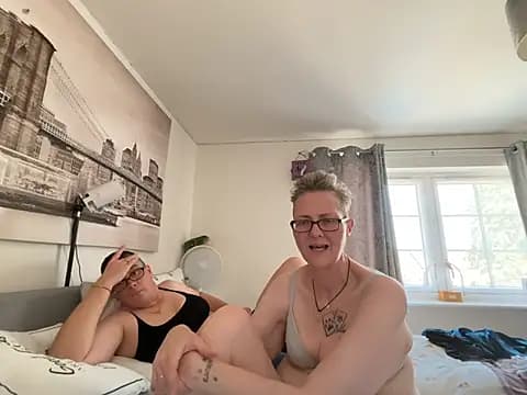 Curvy-Jinx live cam