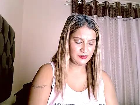 eroticbeauty37 live cam