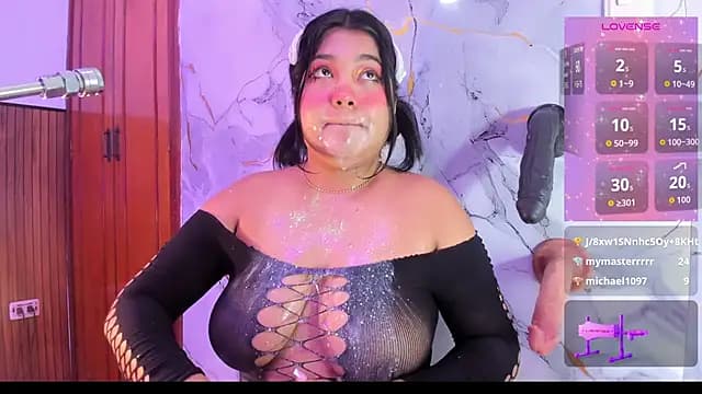 mysticlatina1 live cam on Stripchat